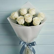 Букет 7 Белых роз Эдлесс Лав в Кашино