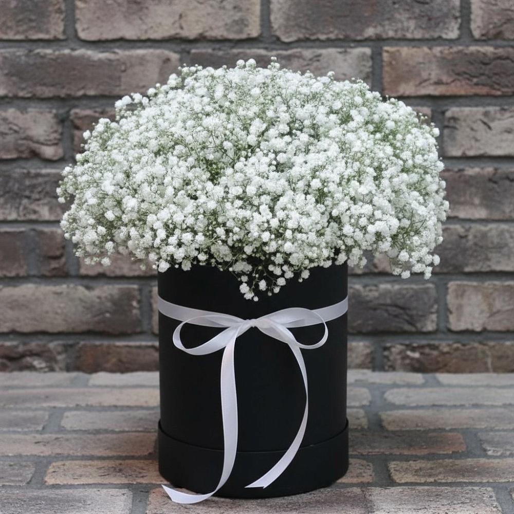 Цветочная композиция из Гипсофила в шляпной коробке в Кашино