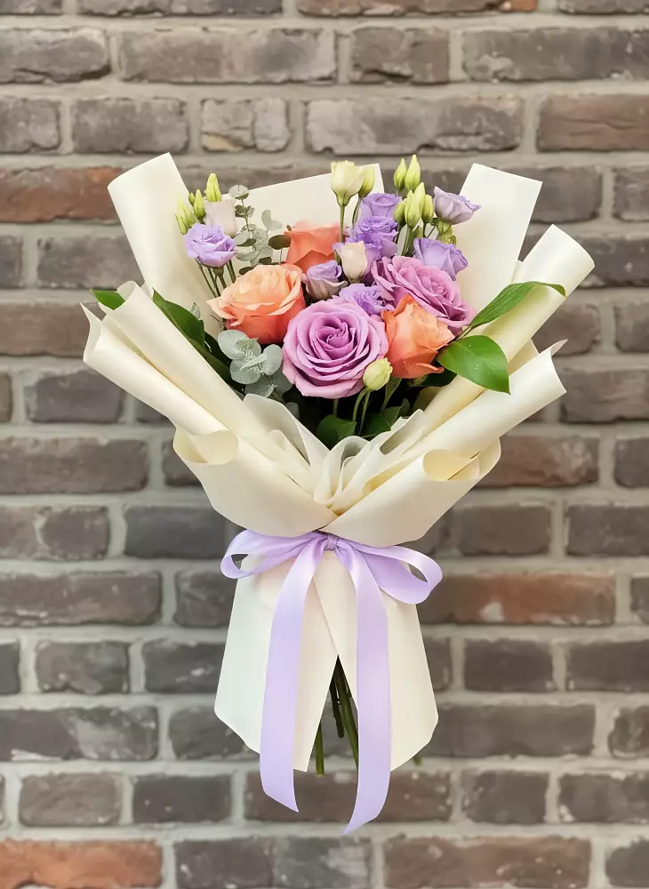 Букет цветов из: Лизиантусы и Розы в Кашино