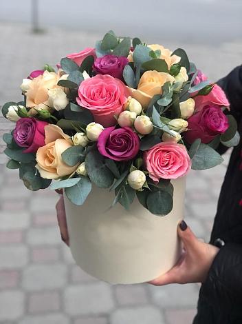 Цветочная композиция из Розы в шляпной коробке в Кашино