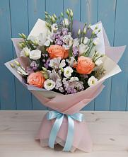 Букет цветов из:  Лизиантусы, Розы, Альстромерии и Гипсофила в Кашино