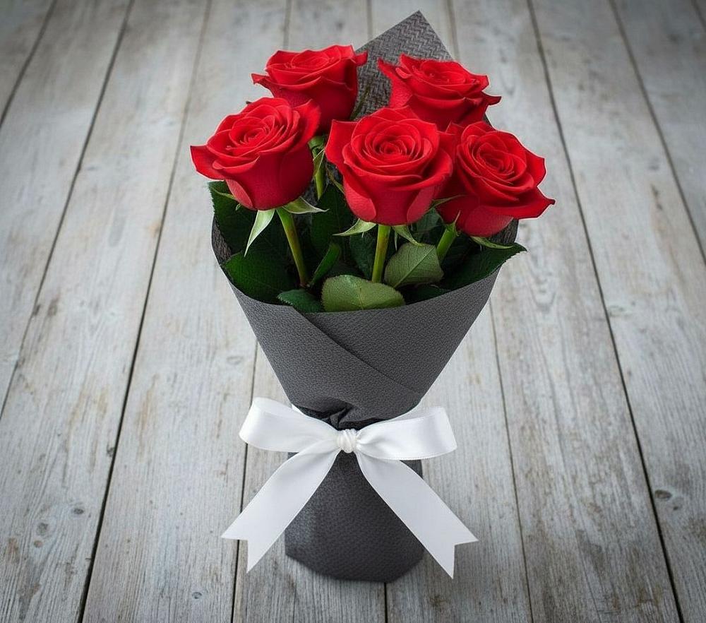 Букет 5 Красных роз Эдлесс Лав в Кашино