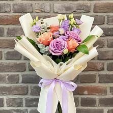 Букет цветов из:  Лизиантусы и Розы в Кашино