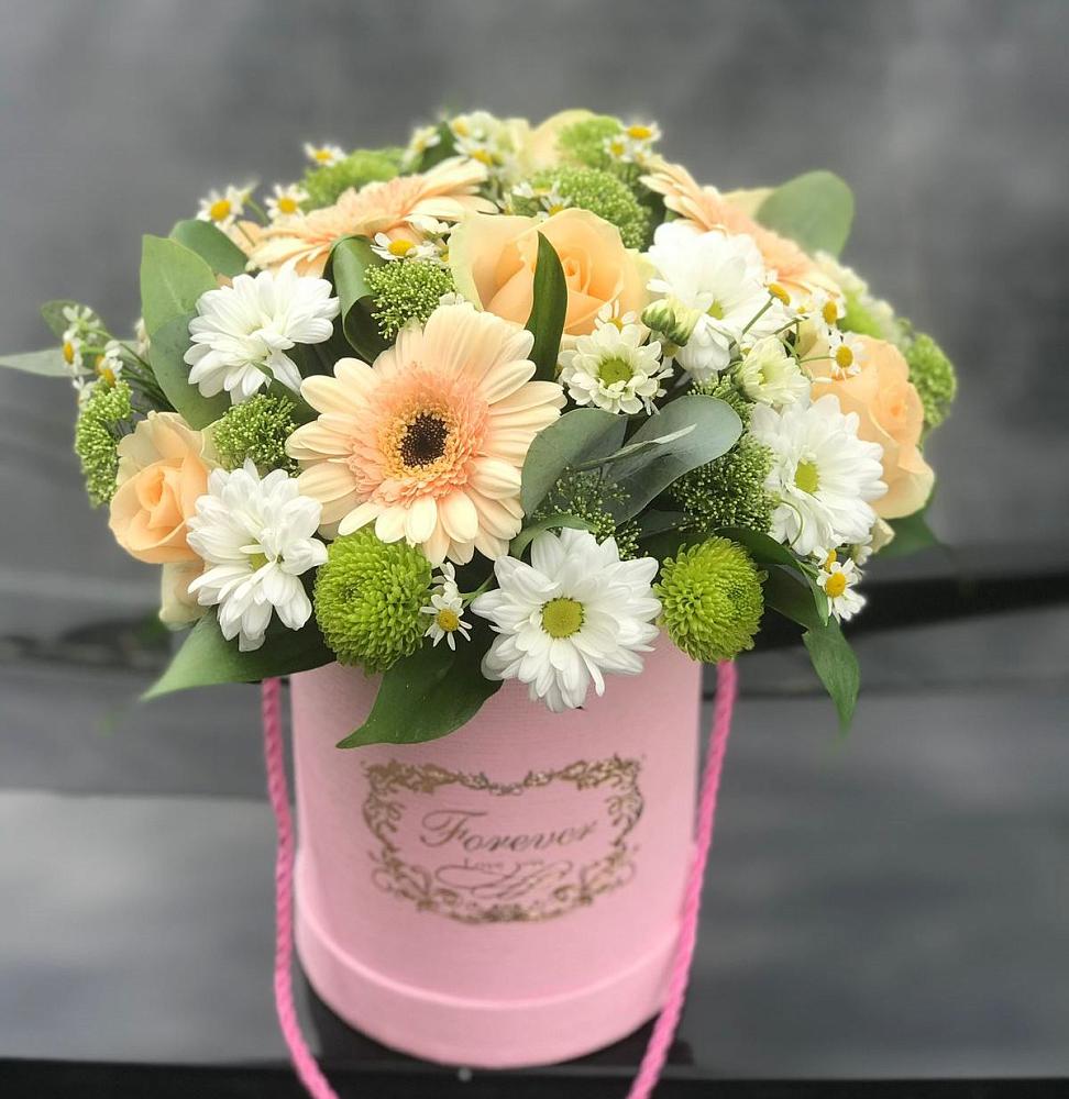 Цветочная композиция из Розы, Герберы и Хризантемы в шляпной коробке в Кашино